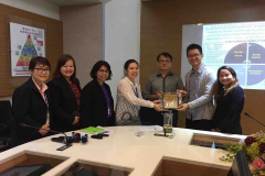 Thailand Group A  gave present to the lecturer